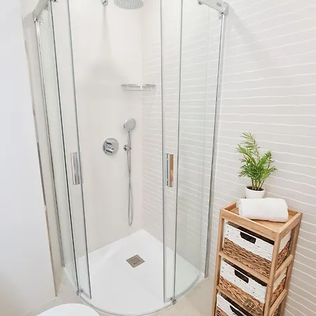 Daire Avanoa - Apolo Xvi *